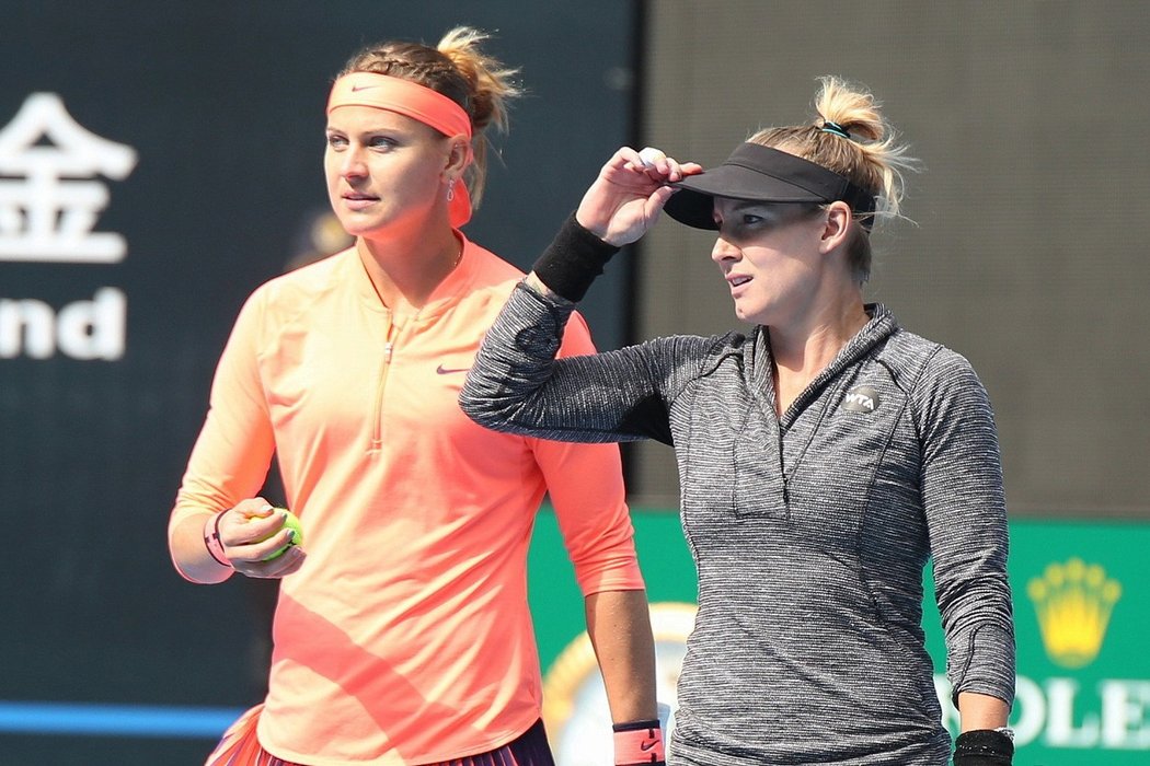 Lucie Šafářová s Bethanií Mattekovou-Sandsovou hrají o postup do semifinále Turnaje mistryň (archivní foto)