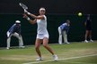 Lucie Šafářová potkala v prvním kole Wimbledonu parťačku ze čtyřhry Bethanii Mattekovou-Sandsovou