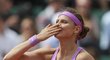 Česká tenistka Lucie Šafářová se raduje z postupu do semifinále French Open