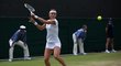 Lucie Šafářová potkala v prvním kole Wimbledonu parťačku ze čtyřhry Bethanii Mattekovou-Sandsovou
