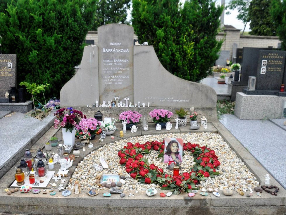 Hrob Libušky Šafránkové rok po její náhlé smrti