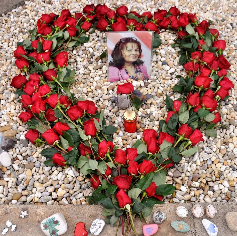 Hrob Libušky Šafránkové rok po její náhlé smrti