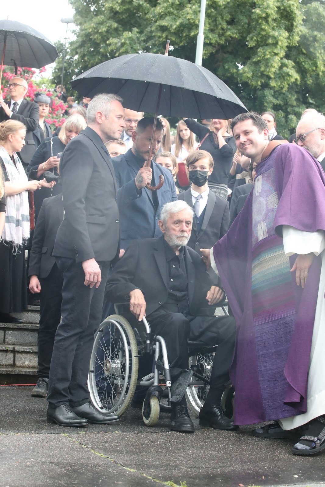 Poslední rozloučení s Libuškou Šafránkovou - vdovec Josef Abrhám