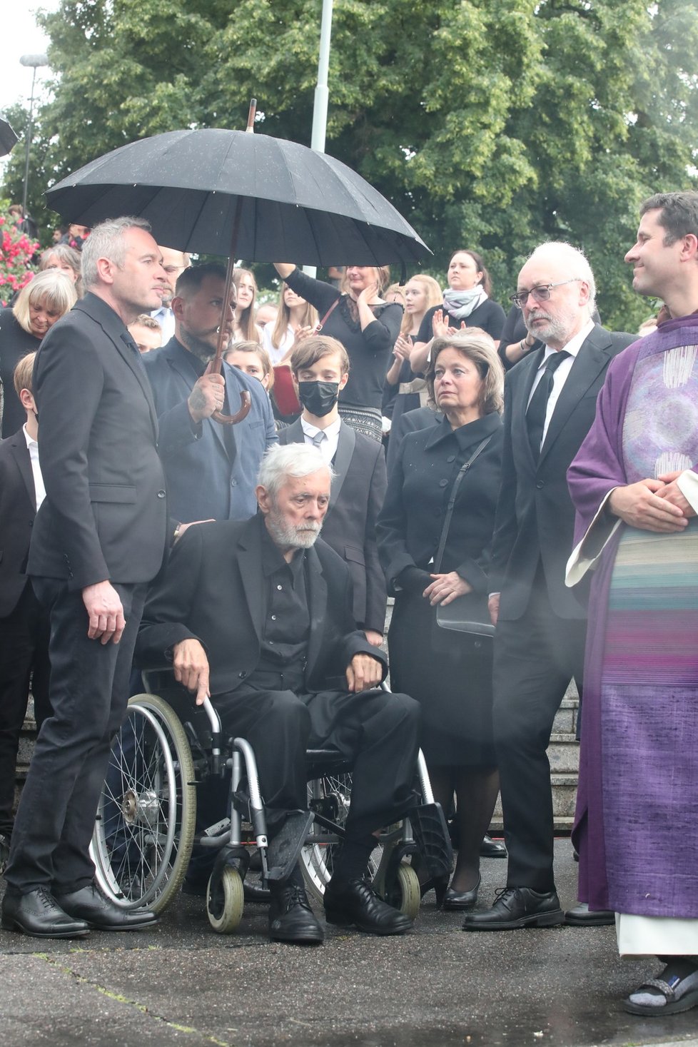 Poslední rozloučení s Libuškou Šafránkovou - vdovec Josef Abrhám