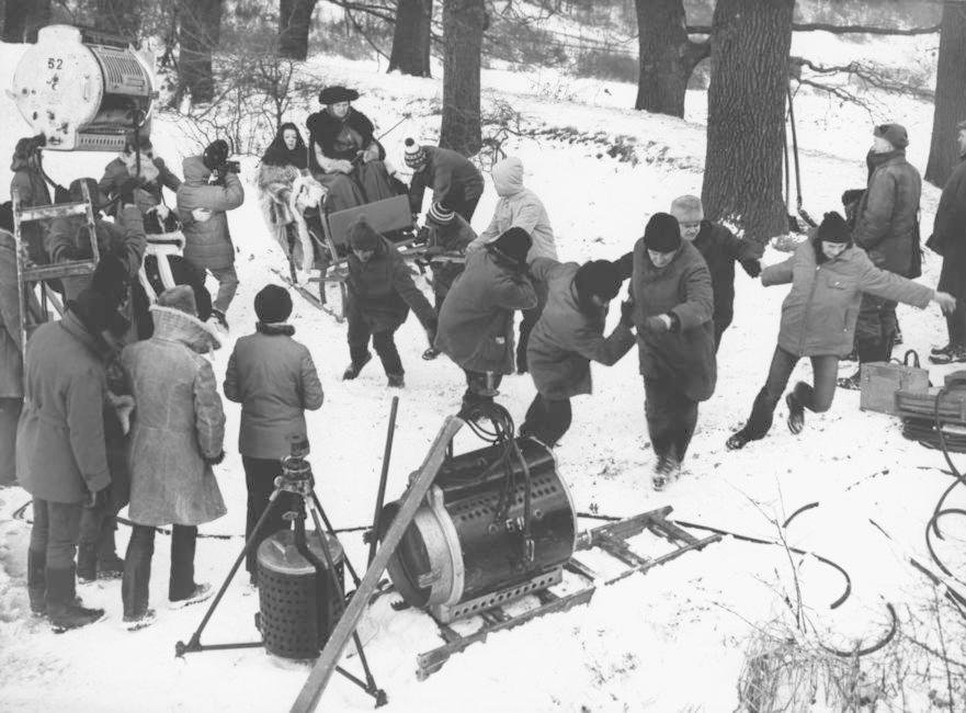 Při natáčení závěrečné scény foukal ostrý vítr a teploty klesly až na minus 21 °C.