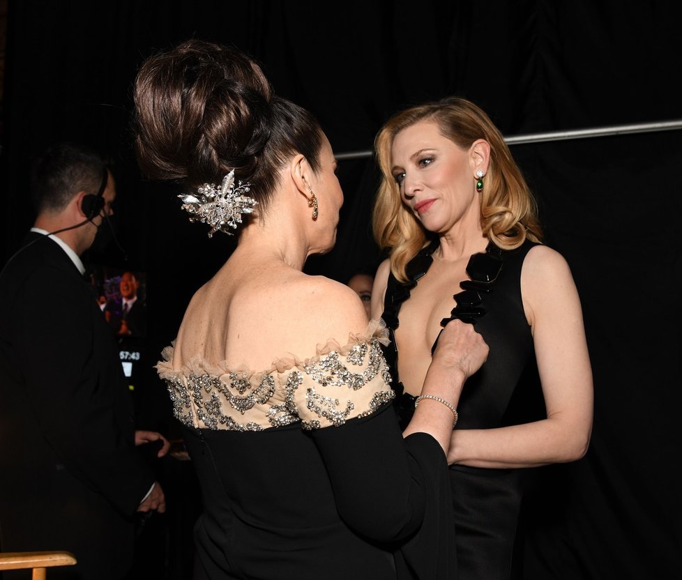 Celebrity na cenách SAG: Fran Dreshcer zahalovala ňadra Kate Blanchett