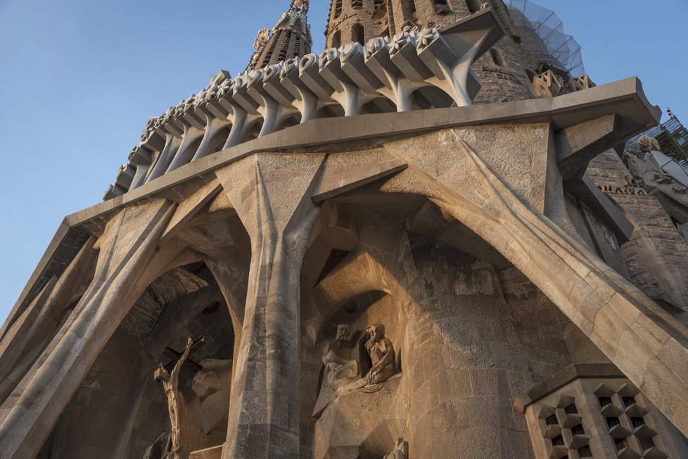 Barcelonská katedrála Sagrada Familia (Svatá rodina), která je jednou z nejnavštěvovanějších španělských památek, se staví už 137 let.