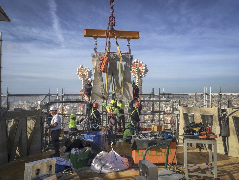 Barcelonská katedrála Sagrada Familia (Svatá rodina), která je jednou z nejnavštěvovanějších španělských památek, se staví už 137 let.