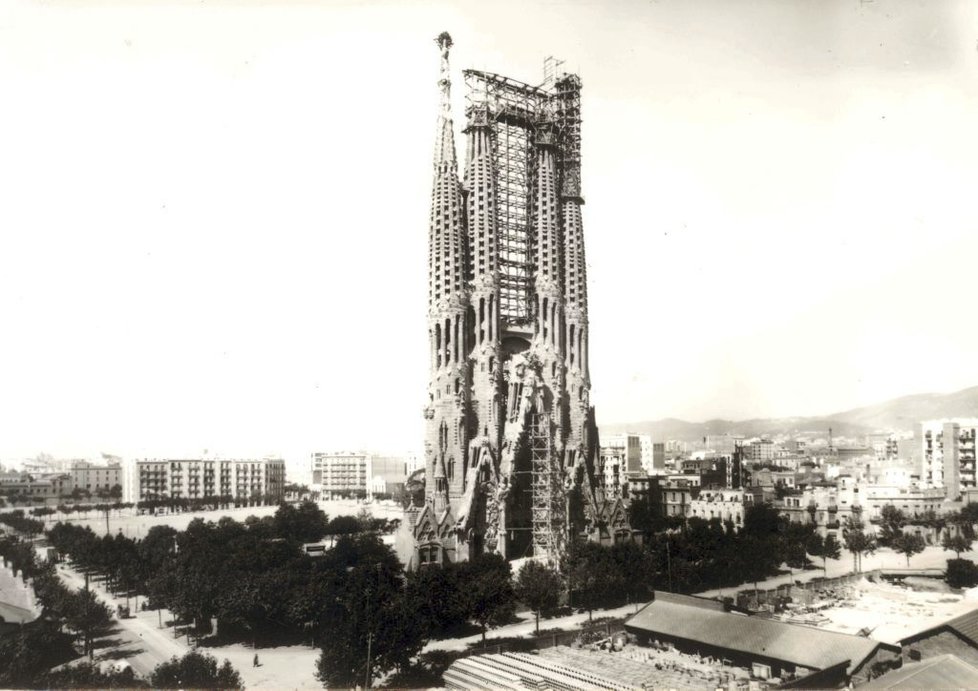 Barcelonská katedrála Sagrada Familia (Svatá rodina), která je jednou z nejnavštěvovanějších španělských památek, se staví už 137 let.