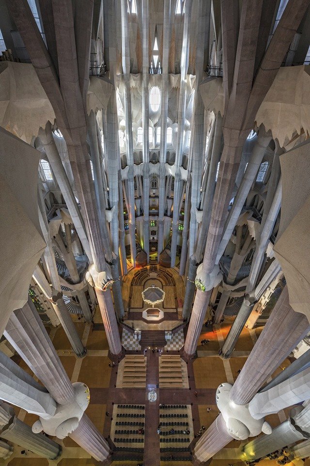 Barcelonská katedrála Sagrada Familia (Svatá rodina), která je jednou z nejnavštěvovanějších španělských památek, se staví už 137 let.