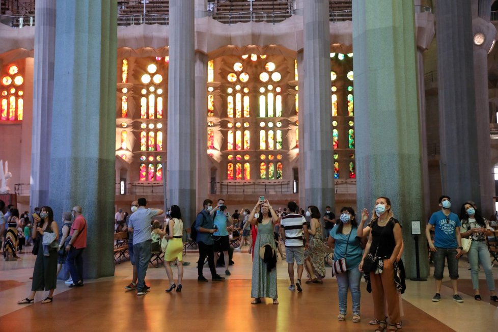 Ve Španělsku se znovu otevřela barcelonská bazilika Sagrada Familia. Jako první ji navštívili zdravotničtí pracovníci, policisté a zaměstnanci nevládních organizací se svými rodinami. (4. 7. 2020)