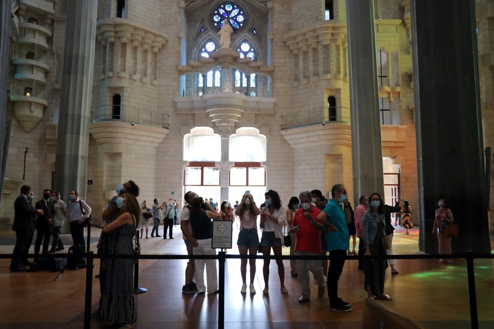 Ve Španělsku se znovu otevřela barcelonská bazilika Sagrada Familia. Jako první ji navštívili zdravotničtí pracovníci, policisté a zaměstnanci nevládních organizací se svými rodinami. (4. 7. 2020)