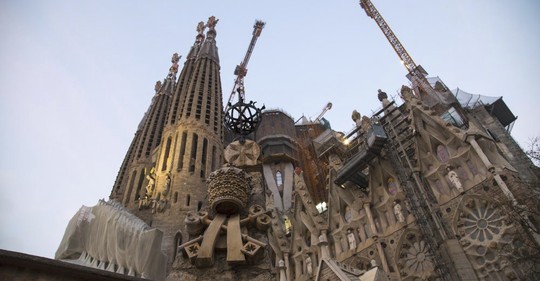 136 let se stavělo načerno. Nyní slavný chrám Sagrada Família dostal stavební povolení