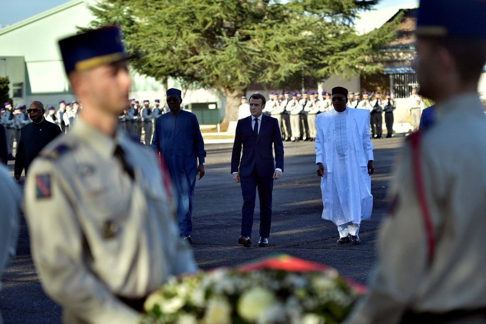Macron ohlásil posily v boji proti islamistům v Sahelu (13. 1. 1 2020)