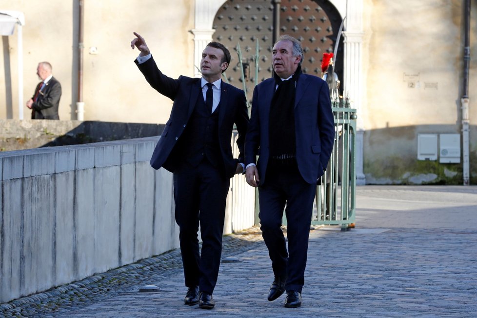 Macron ohlásil posily v boji proti islamistům v Sahelu. (13. 1. 2020)