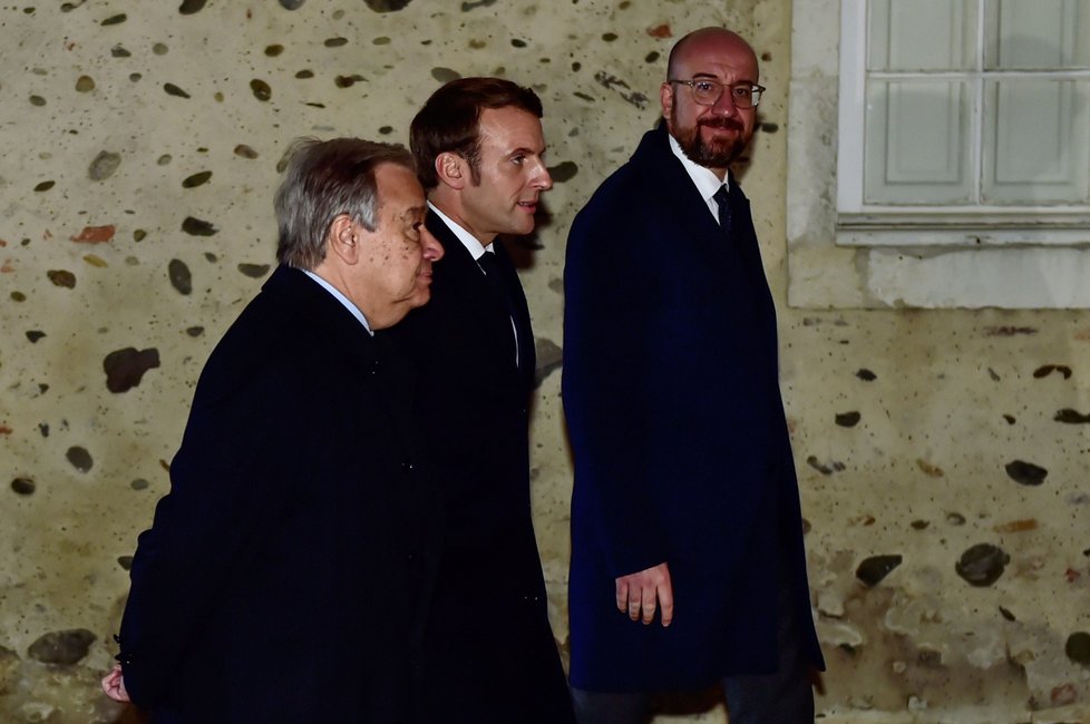 Macron ohlásil posily v boji proti islamistům v Sahelu. (13. 1. 2020)