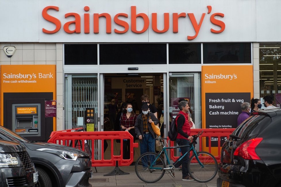 Křetínského firma koupila podíl v britském řetězci supermarketů Sainsbury&#39;s