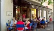 Slavná kavárna a pekárna v Saint-Tropez