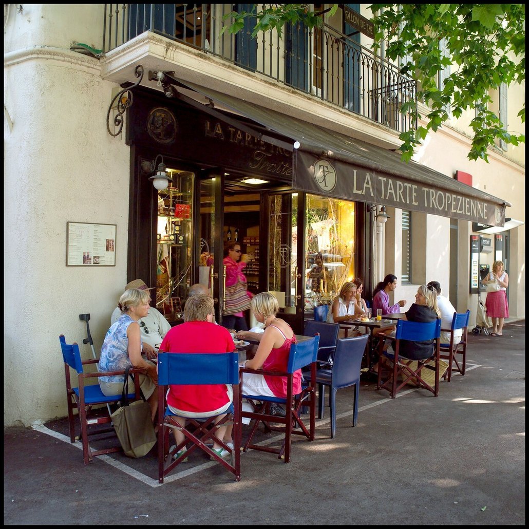 Slavná kavárna a pekárna v Saint-Tropez
