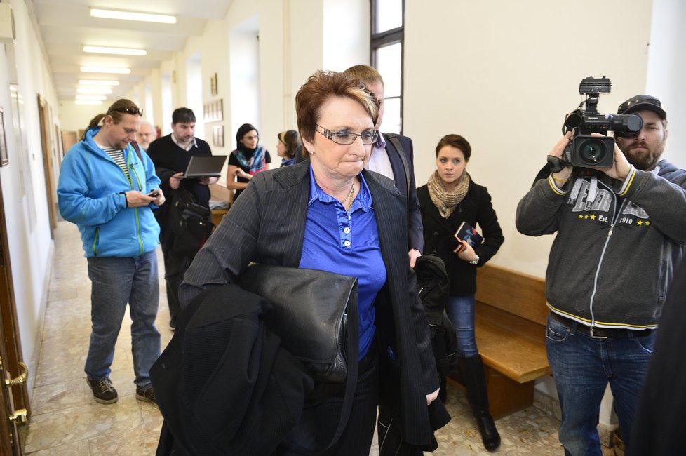 Podnikatelka Salačová se v závěrečné řeči ke korupci přiznala.
