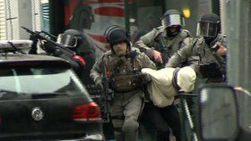 Zásah belgické policie: Abdeslam byl konečně dopaden.