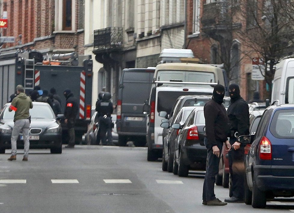V bruselských ulicích bylo kvůli zásahu na Abdeslama rušno.