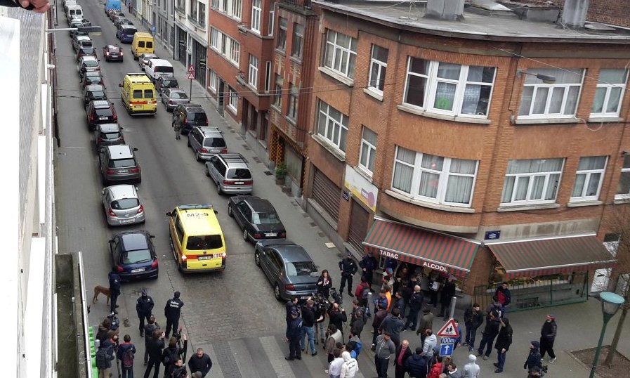 Policie kvůli zásahu uzavřela ulice.