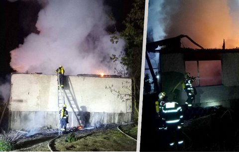 Tragický požár rodinného domu na Chebsku: Jeden člověk zemřel, další je zraněný