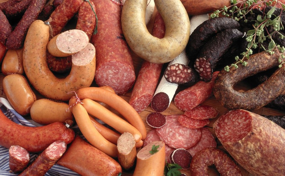 Šunky, slaniny, uzeniny... zpracované maso je vylepšováno dusičnany a ty mohou způsobit zdravotní problémy