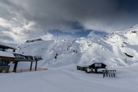 V rakouských Alpách na sjezdovce zemřel Čech: Nepřežil srážku s nizozemským lyžařem