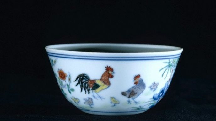 Porcelánový šálek z doby čínské dynastie Ming za 36 milionů dolarů