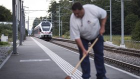 Útok se odehrál za jízdy poblíž železniční stanice Salez v kantonu St. Gallen. Švýcar ve vlaku zranil šest pasažérů.