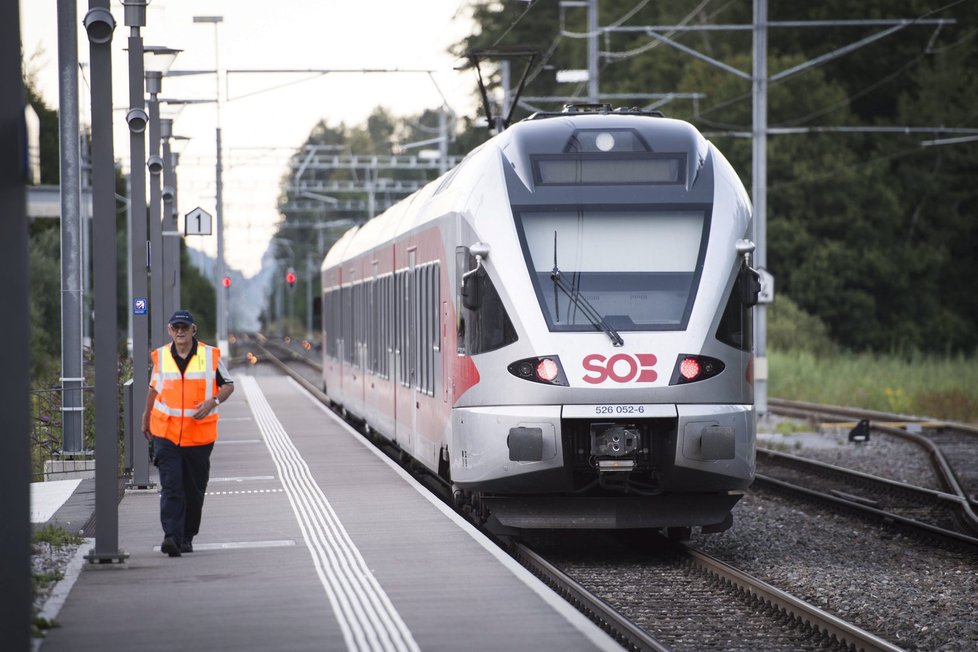 Útok se odehrál za jízdy poblíž železniční stanice Salez v kantonu St. Gallen. Švýcar ve vlaku zranil šest pasažérů.