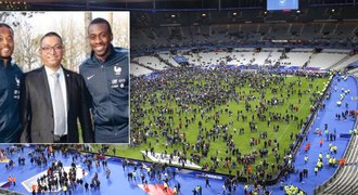 Hráči vítali hrdinu. Člen ochranky nepustil atentátníka na stadion