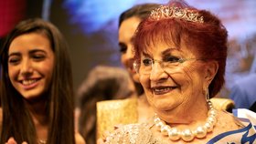 V Izraeli pořádali soutěž Miss přeživší holokaustu. Vyhrála šestaosmdesátiletá prababička Salina Steinfeldová původem z Rumunska.