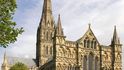 Katedrála v Salisbury s nejvyšší britskou kostelní věží
