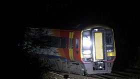 V tunelu u Salisbury se srazily vlaky, je 12 zraněných.