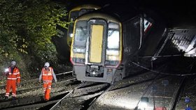 V tunelu u Salisbury se srazily vlaky, je 12 zraněných.