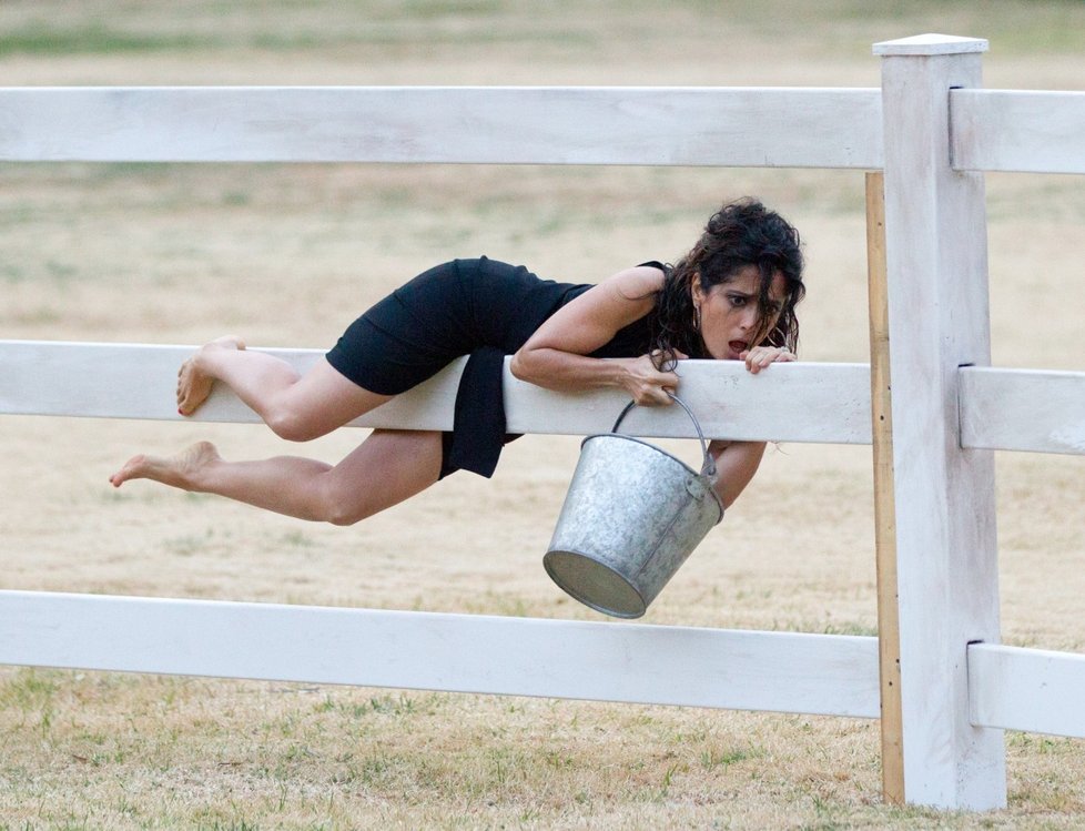 Salma Hayek dělala kvůli reklamě psí kusy