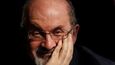 Salman Rushdie dráždí nejen muslimy.