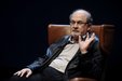 Salman Rushdie je v hledáčku islámských fanatiků přes třicet let. Včera na něj byl…