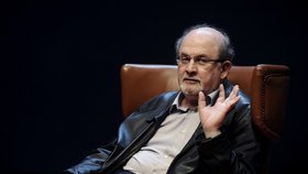 Autor Satanských veršů Salman Rushdie.