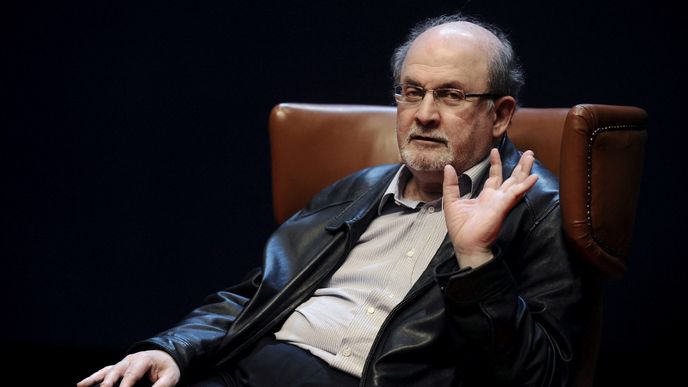 Autor Satanských veršů Salman Rushdie.