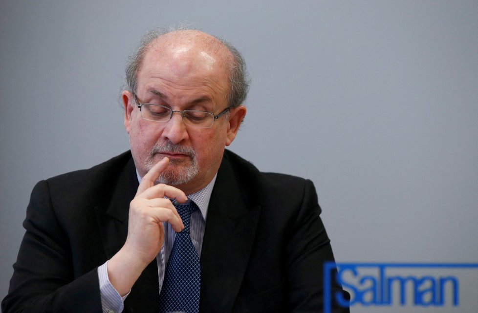 Autor Satanských veršů Salman Rushdie.