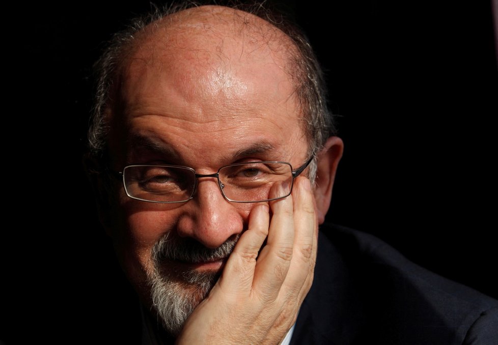 Salman Rushdie dráždí nejen muslimy.