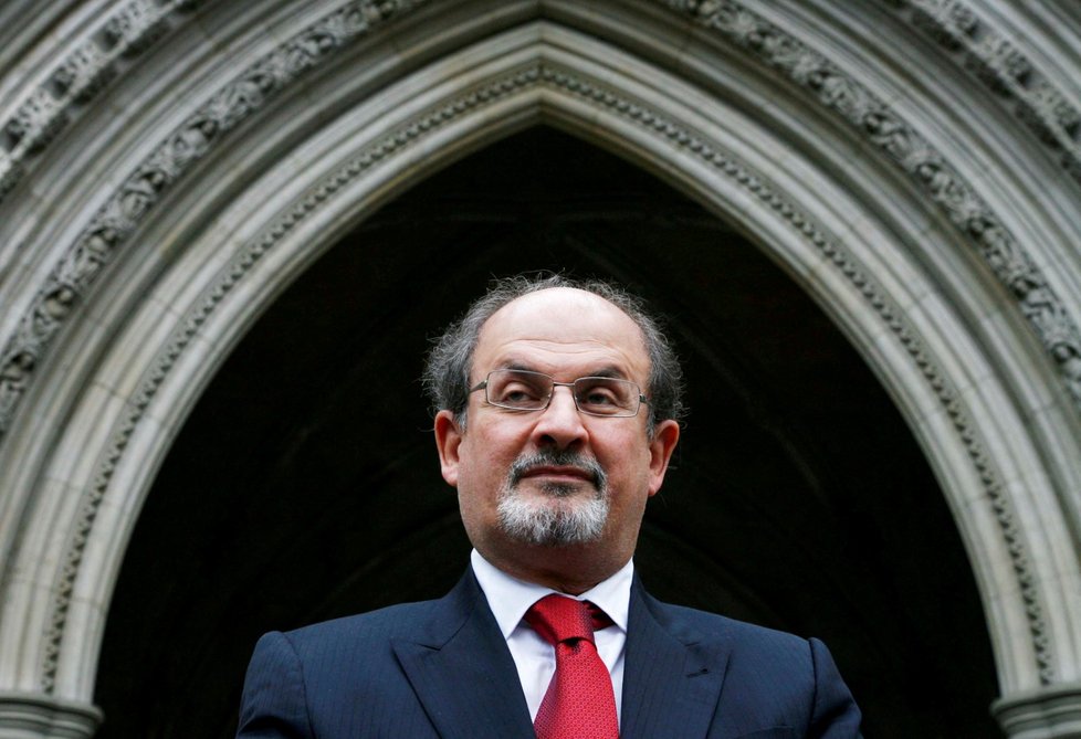 Salman Rushdie dráždí nejen muslimy.