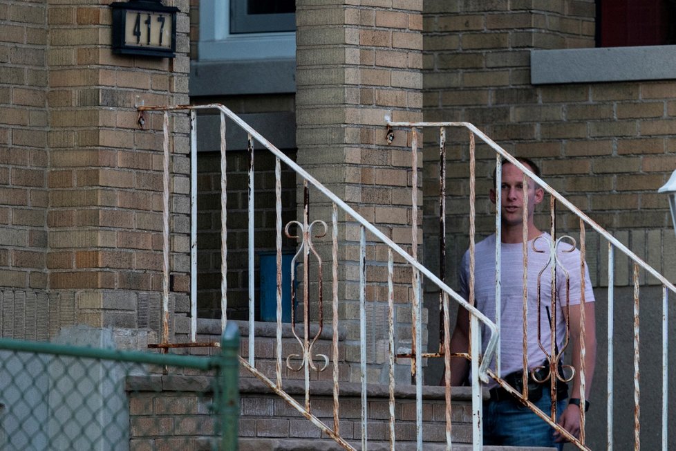 Policie uzavřela okolí bydliště podezřelého ve Fairview, New Jersey.