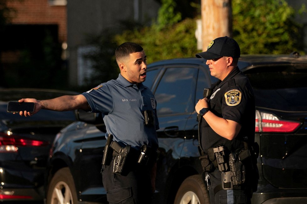 Policie uzavřela okolí bydliště podezřelého ve Fairview, New Jersey.