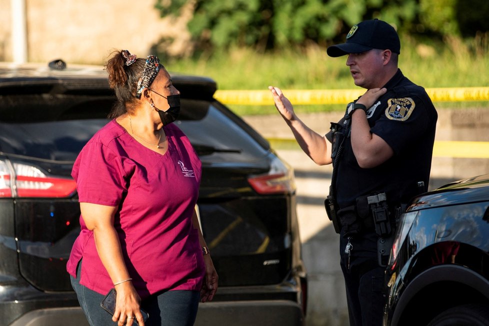 Policie uzavřela okolí bydliště podezřelého ve Fairview, New Jersey.