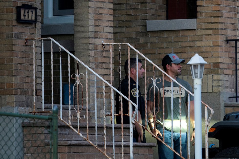 Policie uzavřela okolí bydliště podezřelého ve Fairview, New Jersey.